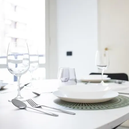 Duomo 7 Min - 3 Bedrooms, Terrace & Parking Lägenhet