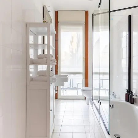 Lägenhet Duomo 7 Min - 3 Bedrooms, Terrace & Parking Milano